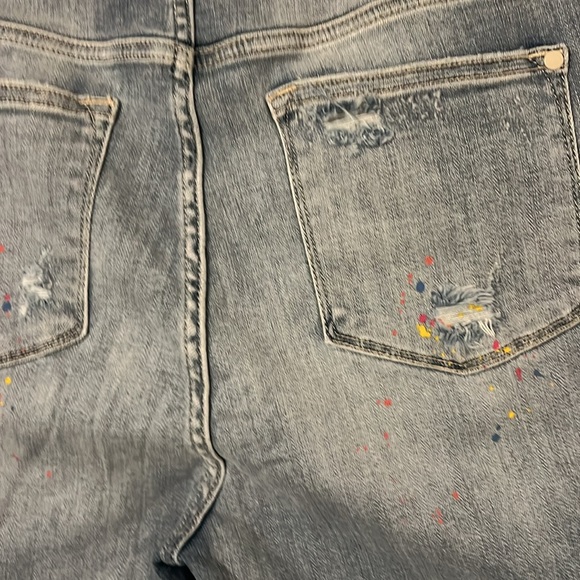 Judy Blue Paint Specked Distressed Boyfriend Fit Jeans - Picture 8 of 10